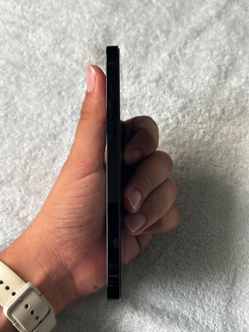 Apple iPhone 14 Pro Max 9
