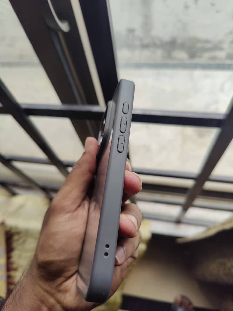 Apple iPhone 15 Pro 6