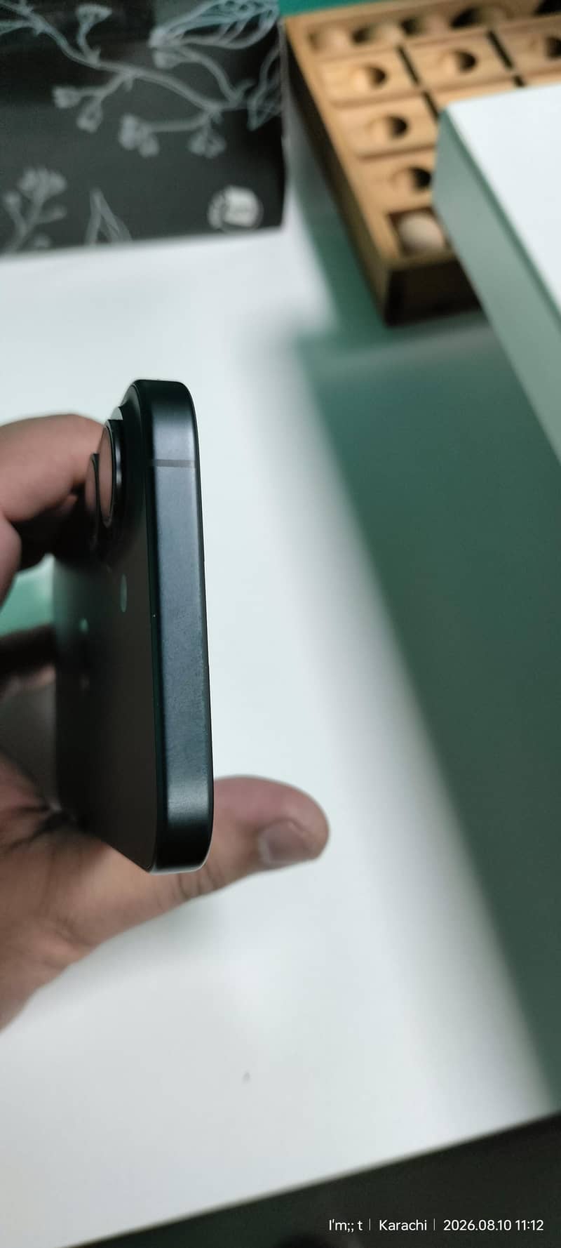 Apple iPhone 16 5