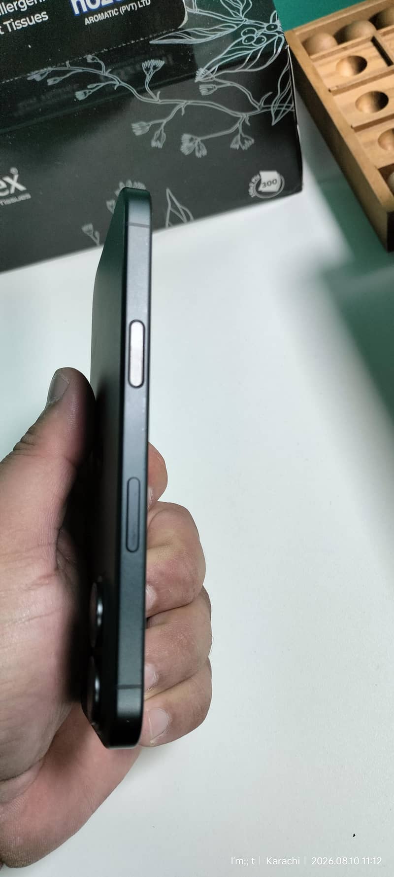 Apple iPhone 16 7