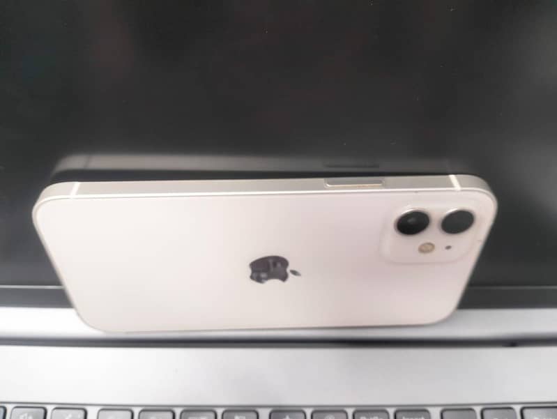 Apple iPhone 12 3