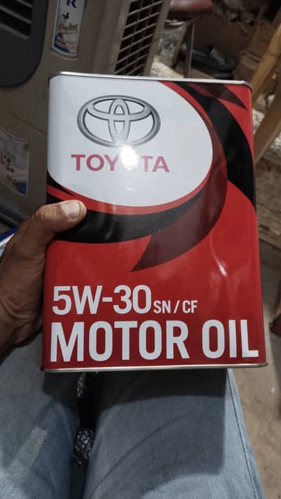 Engine oil Toyota   gen 5w30 made in Japan