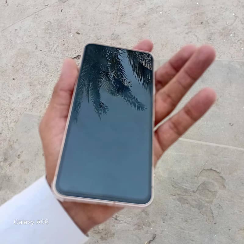 Google Pixel 8 4