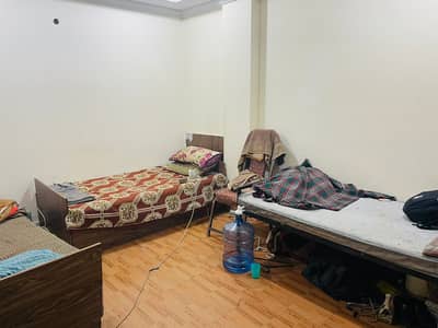 Room Space In Makkah Girls & Boys Hostel Available For Rent