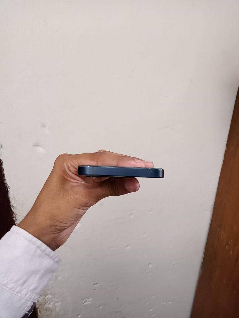 Apple iPhone 12 3