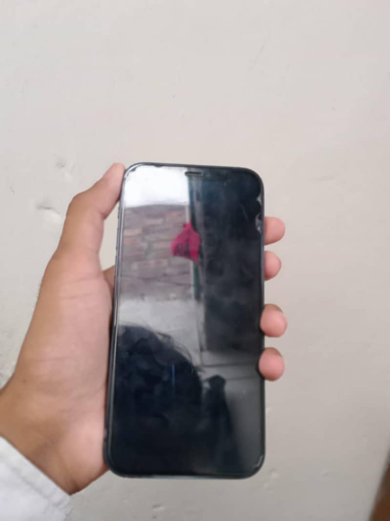 Apple iPhone 12 4
