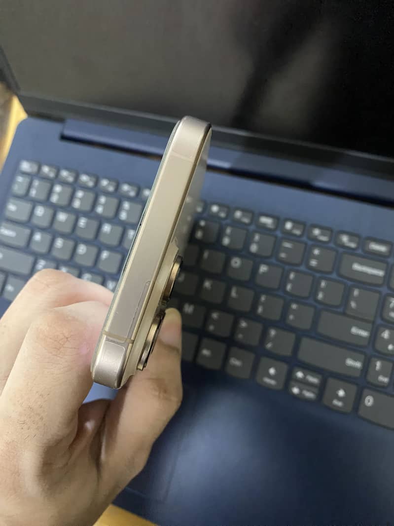 Apple iPhone 16 Pro Max 2