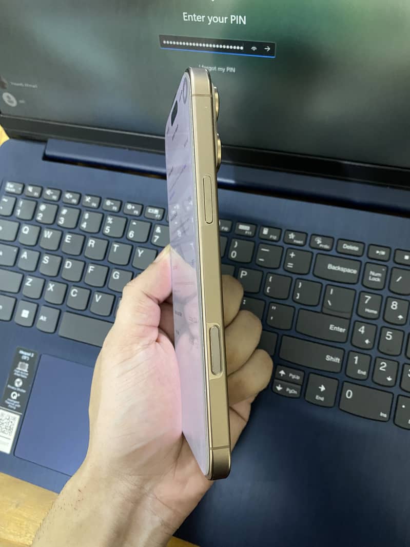 Apple iPhone 16 Pro Max 4