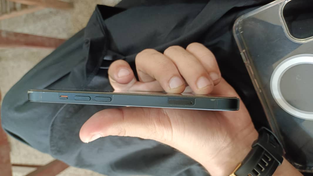 Apple iPhone 13 1