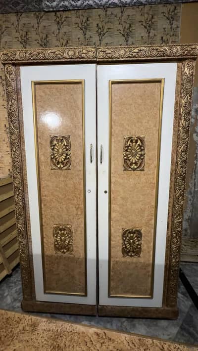 Premium Wooden 2-Door Wardrobe – like new condition