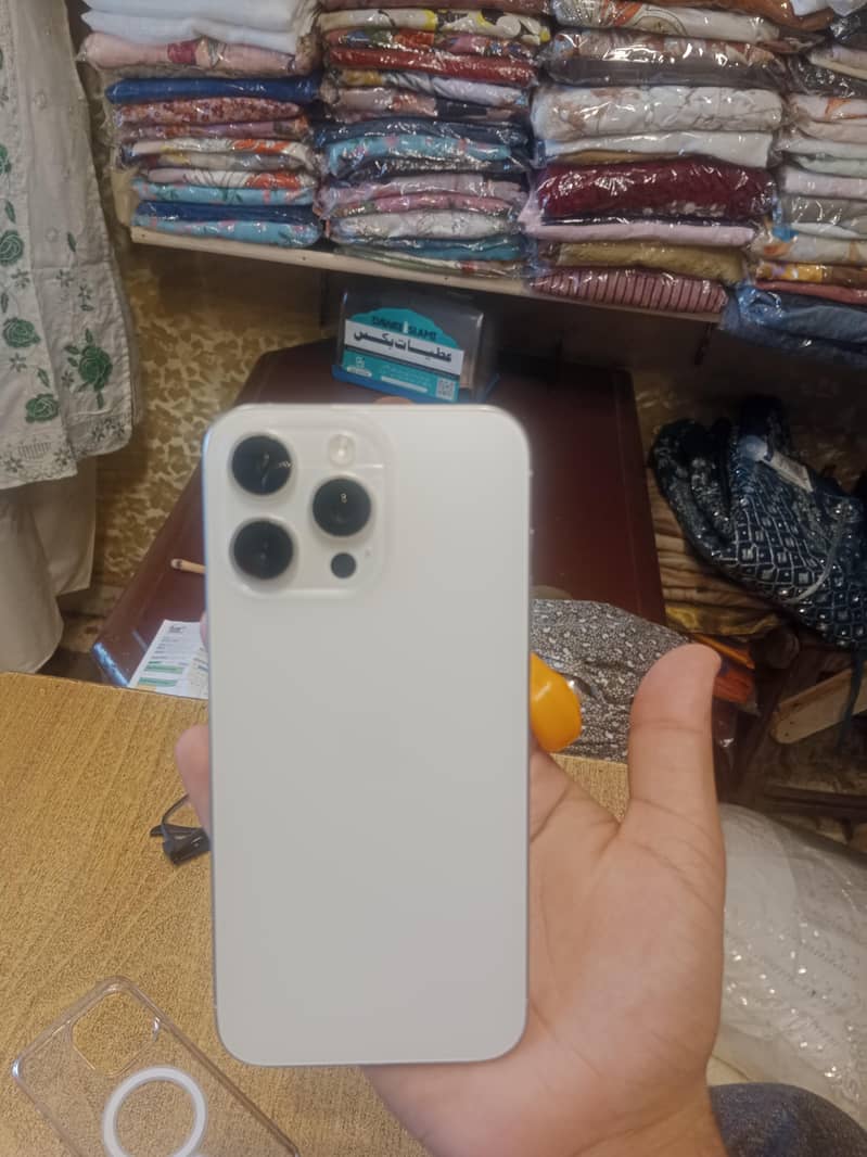 Apple iPhone 15 Pro Max 0