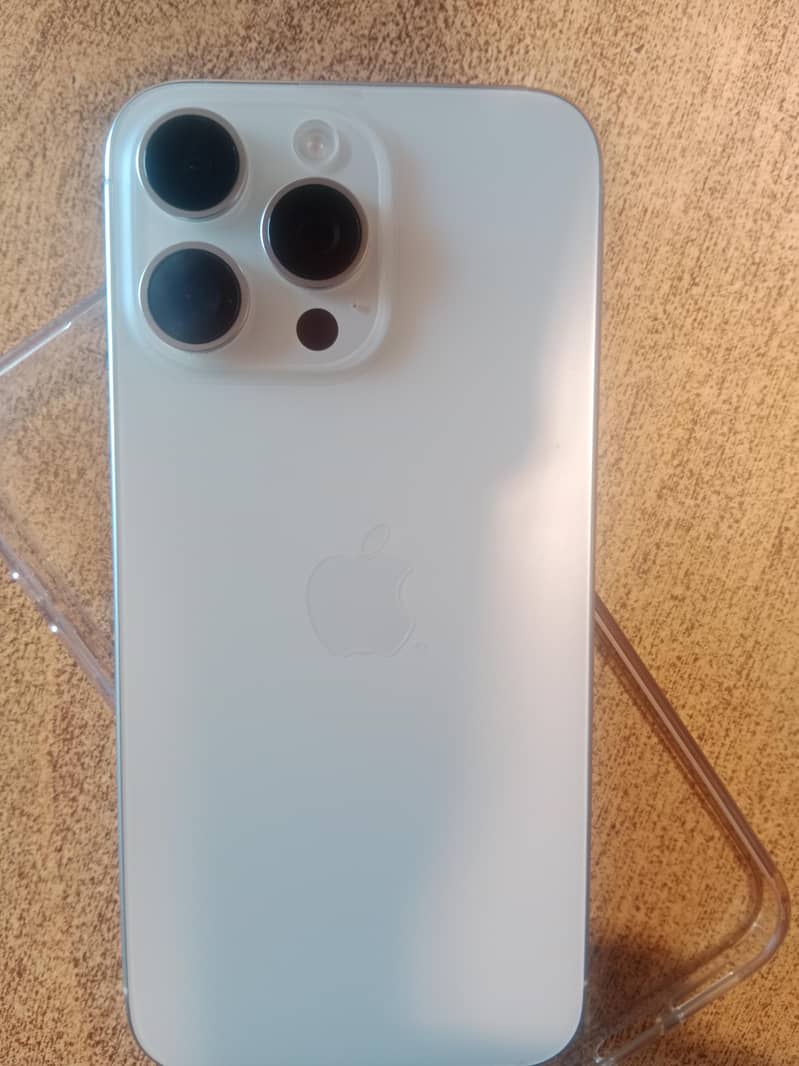 Apple iPhone 15 Pro Max 1