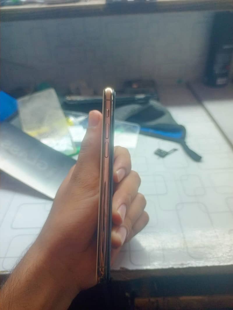 Apple iPhone 11 Pro 2