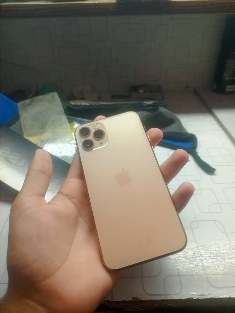 Apple iPhone 11 Pro 4