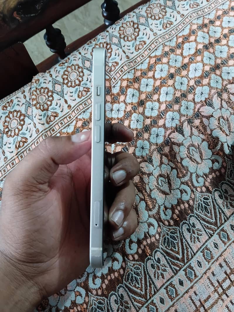 Apple iPhone 13 1