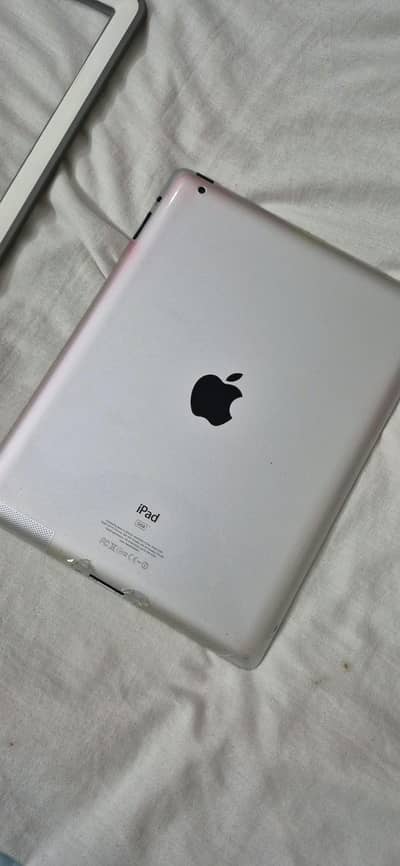 ipad model: MC990LL/A 10/10  condition like new with all Assasorios