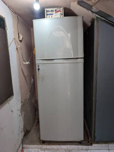 Large size working Dawlance Fridge (With freezer compartment)