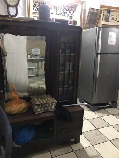 dressing and show case