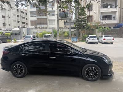 Hyundai Elantra 2022