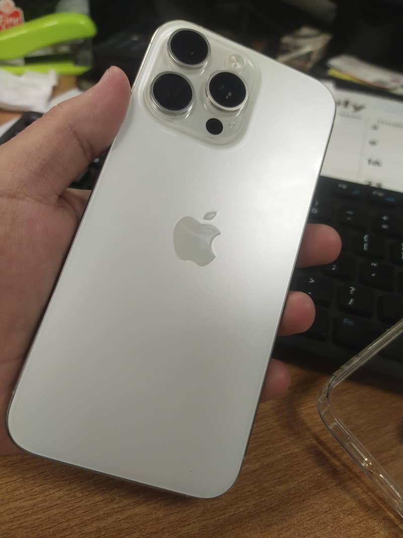 IPhone 15 Pro Max 0