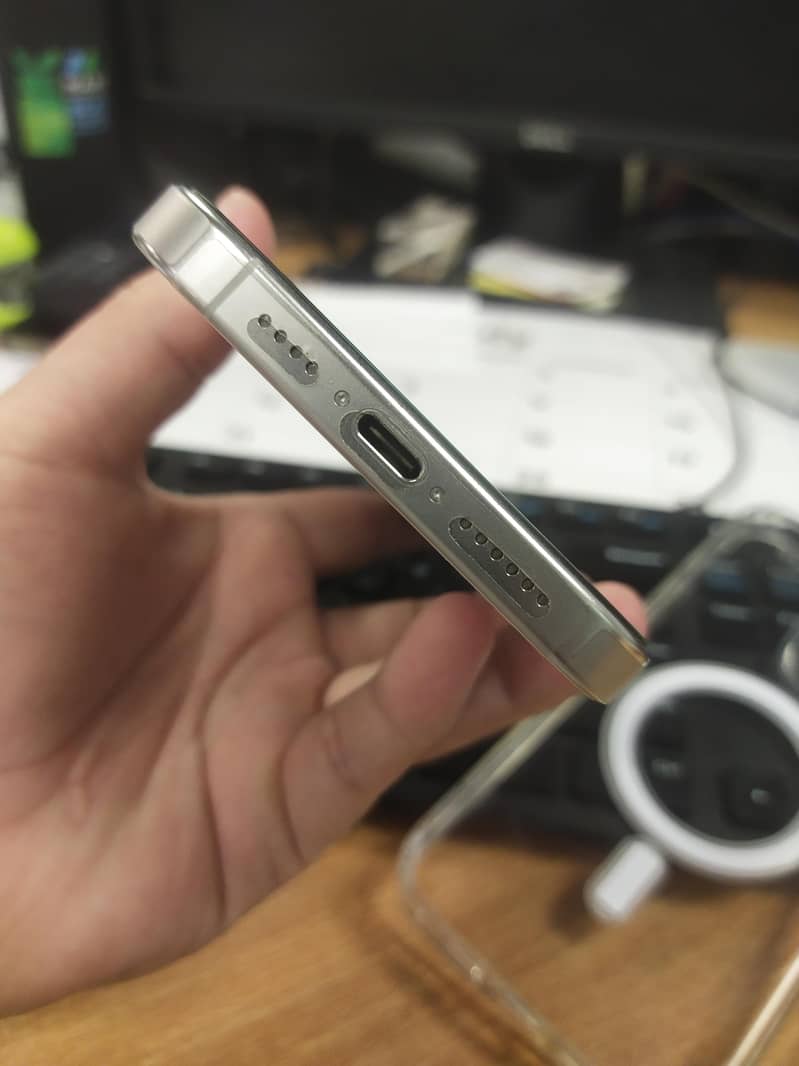 IPhone 15 Pro Max 2
