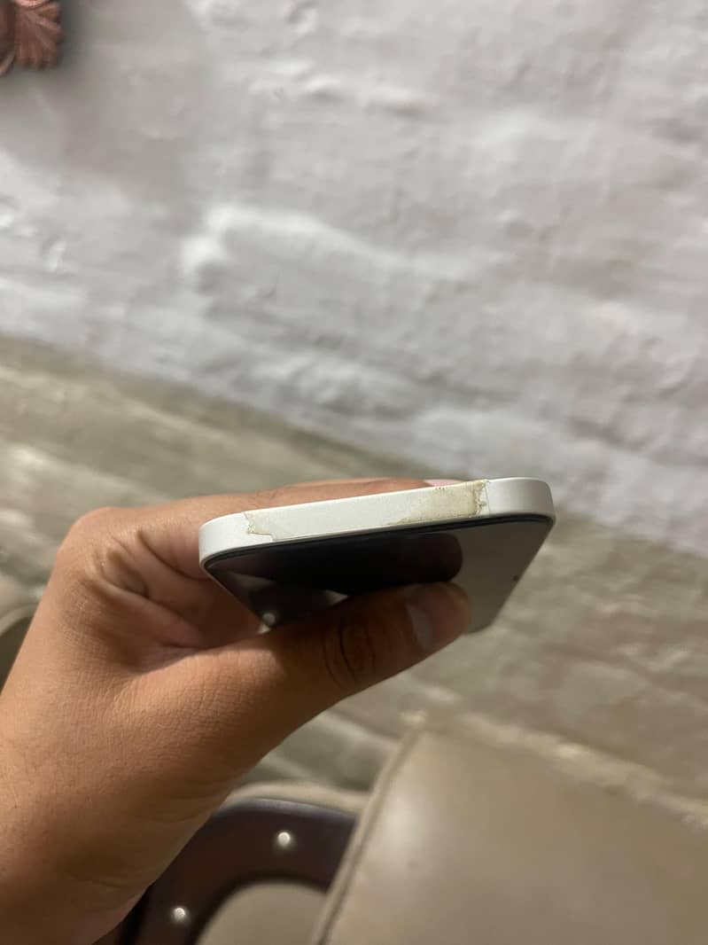 Apple iPhone 12 4