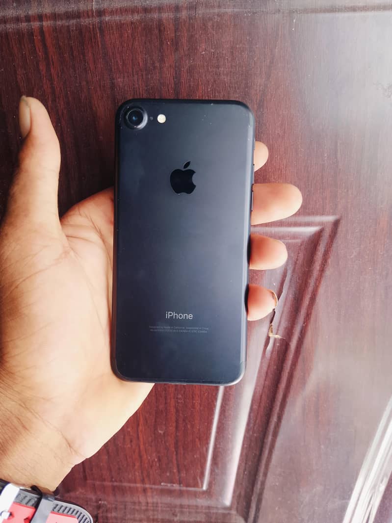 Apple iPhone 7 0