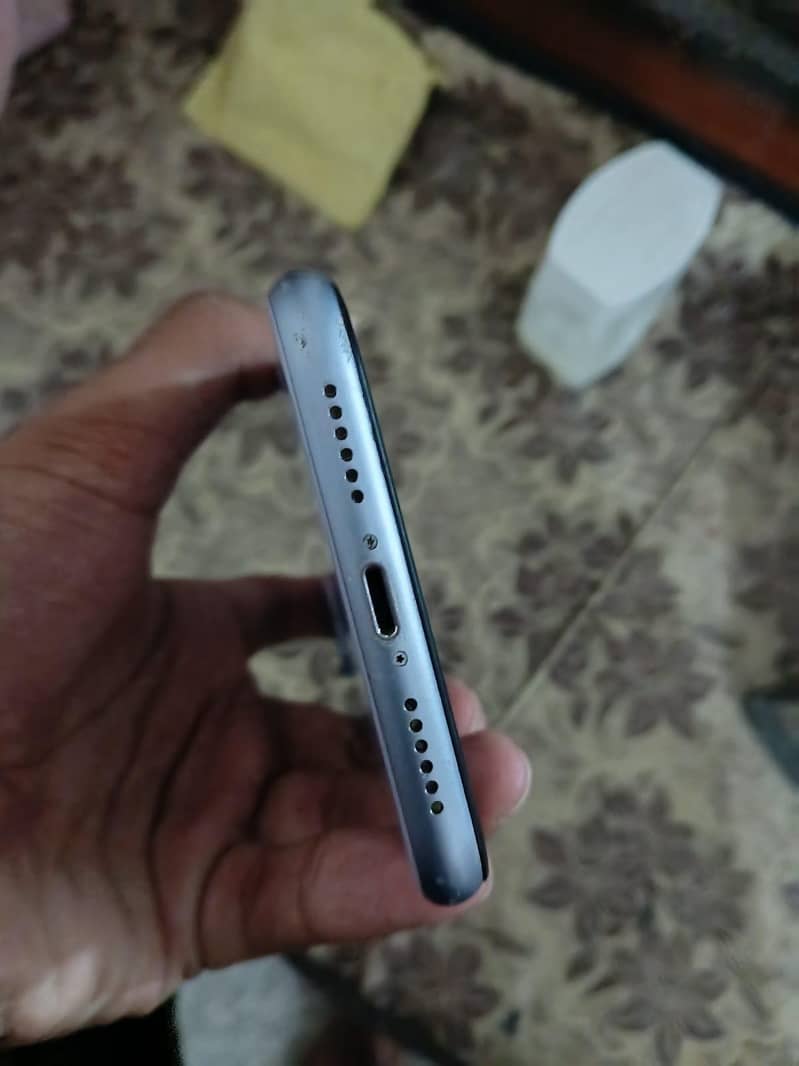 Apple iPhone 11 3