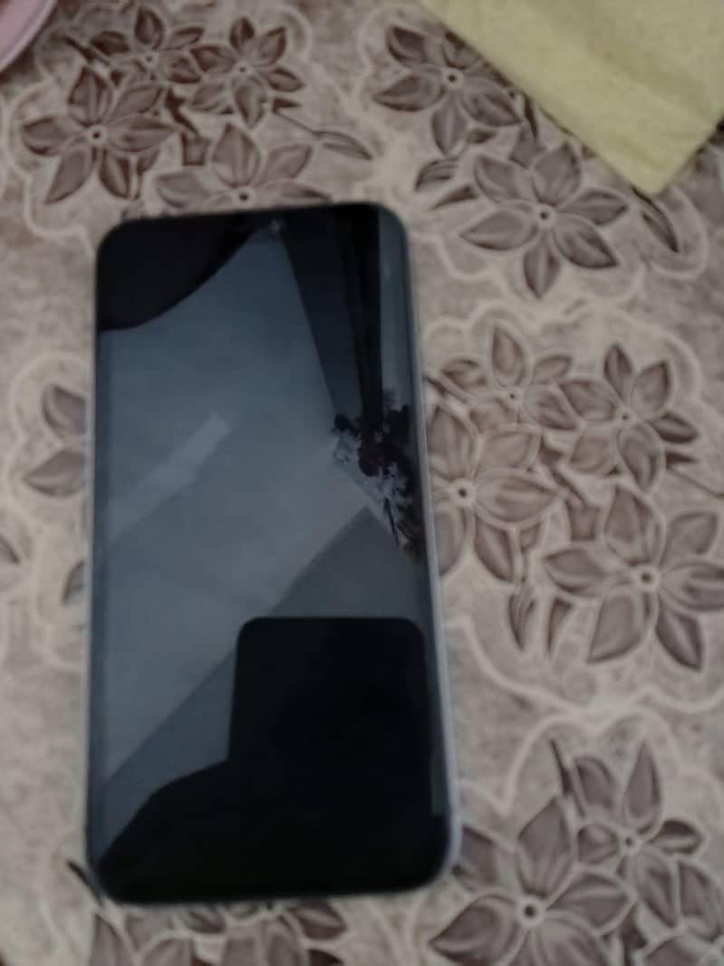 Apple iPhone 11 4