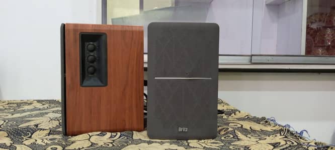 Britz Bookshelf Speakers
