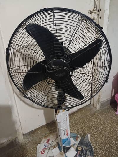 8000rs black pedistal