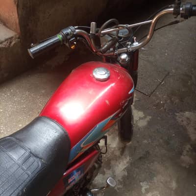 bike bilkul achi condition ma ha mujhay urgent sale karna ha