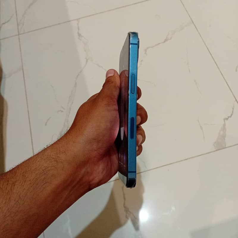 Apple iPhone 13 1