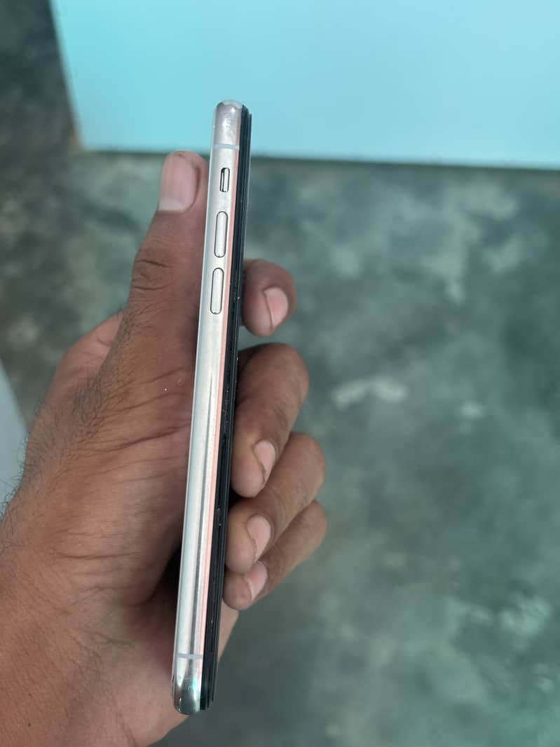Apple iPhone X 3