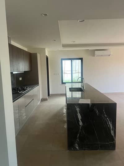 Luxury Brand New 1 Kanal Villa