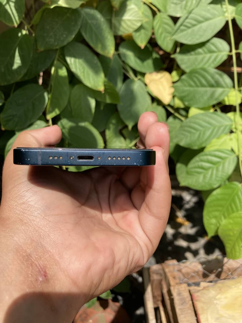 Apple iPhone 13 2