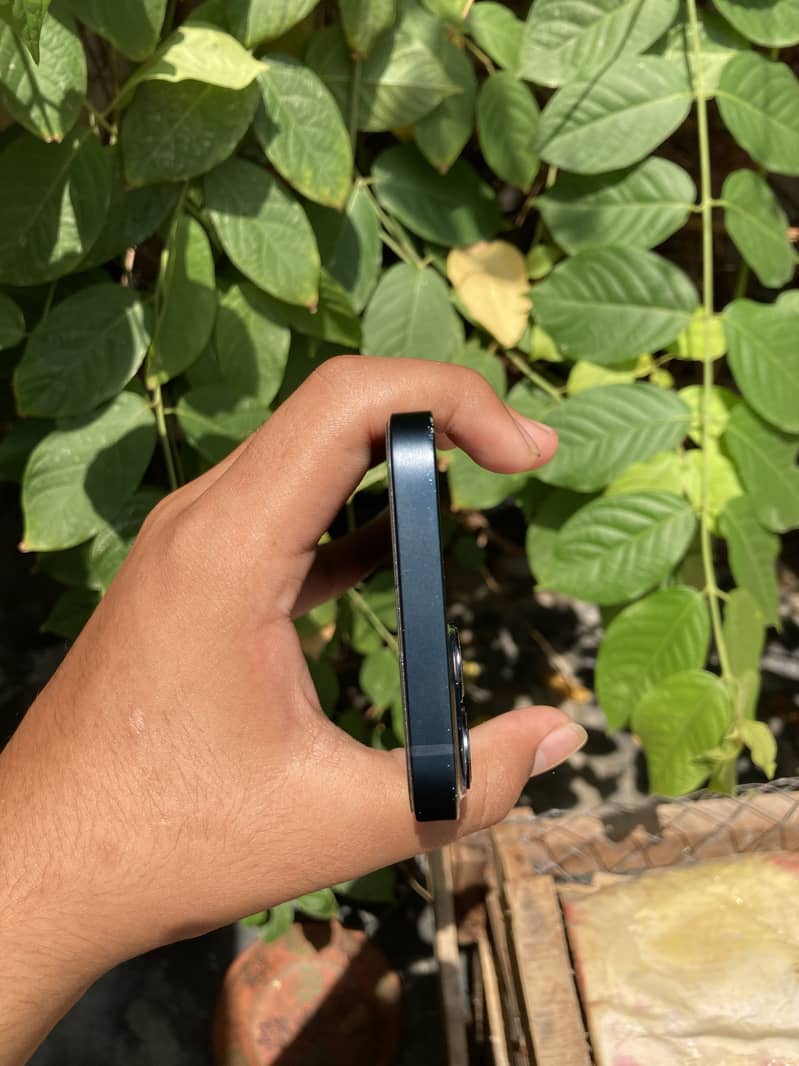Apple iPhone 13 3