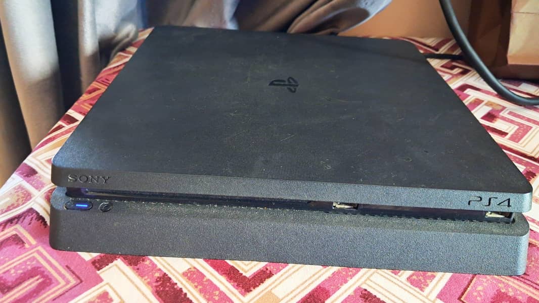 PS4 Slim Console 0