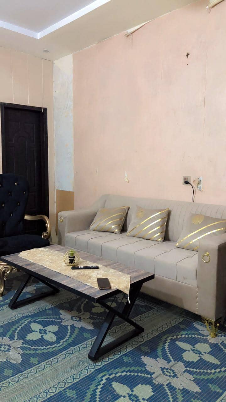 Three-Seater Sofa 0