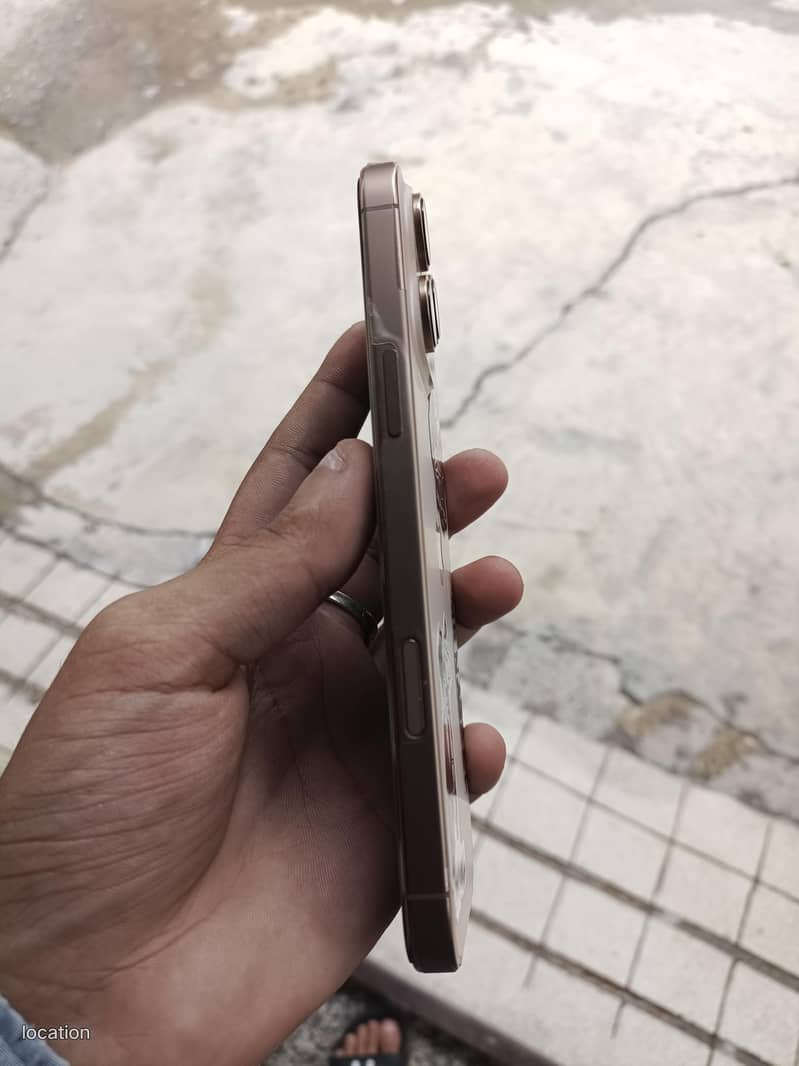 Apple iPhone 16 Pro Max 1
