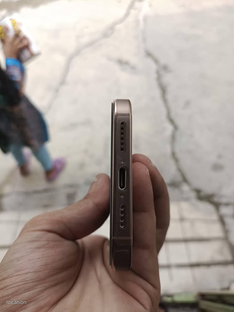 Apple iPhone 16 Pro Max 2