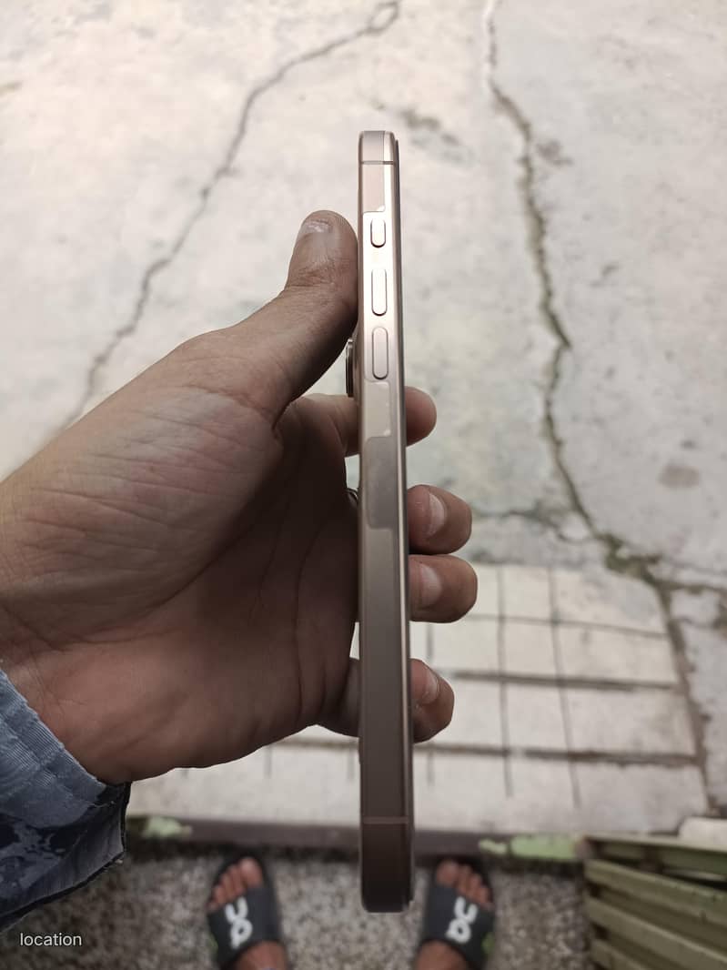 Apple iPhone 16 Pro Max 4