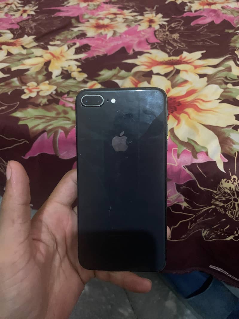 Apple iPhone 8 Plus 1