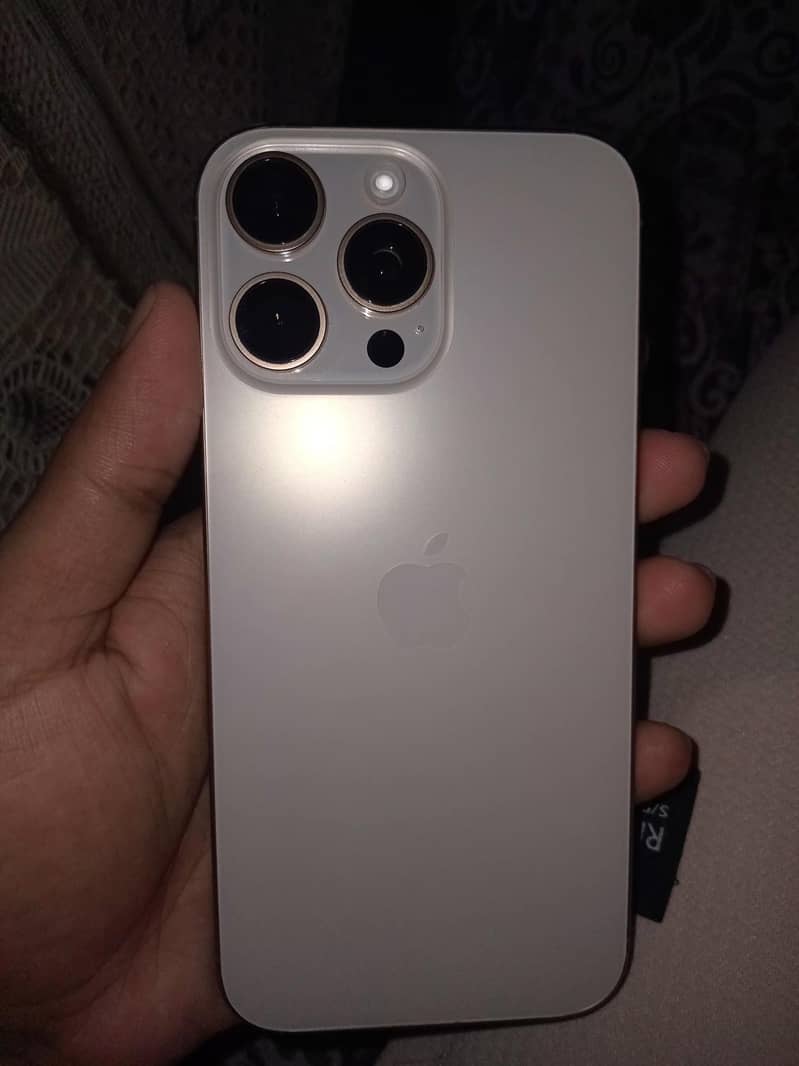 Apple iPhone 16 Pro Max 2