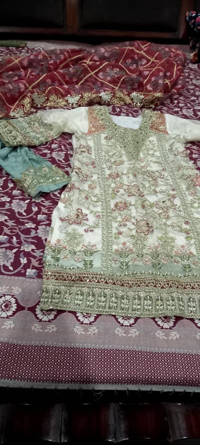 Fresh Stitched Suites On Throw Away Prices