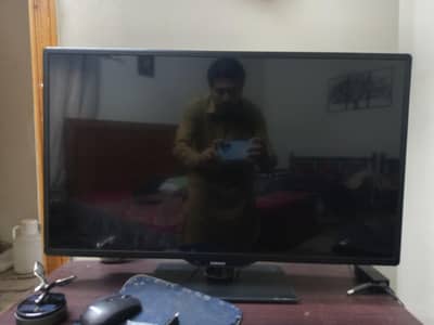 Samsung 32 Inch LED TV with box and all accessories