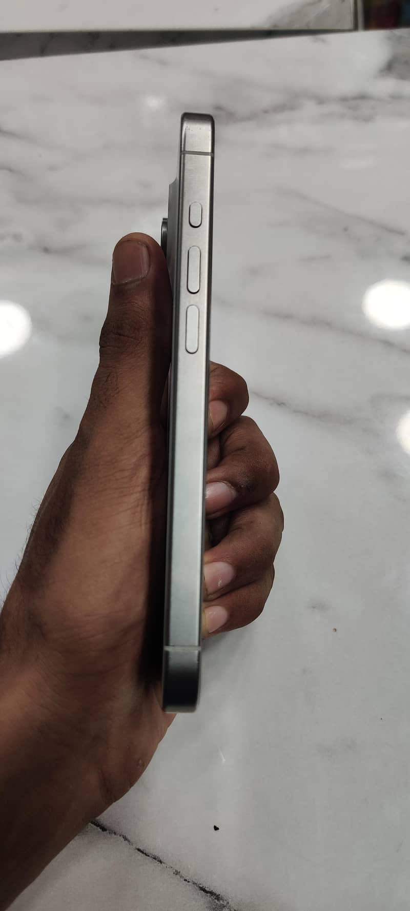Apple iPhone 15 Pro 2