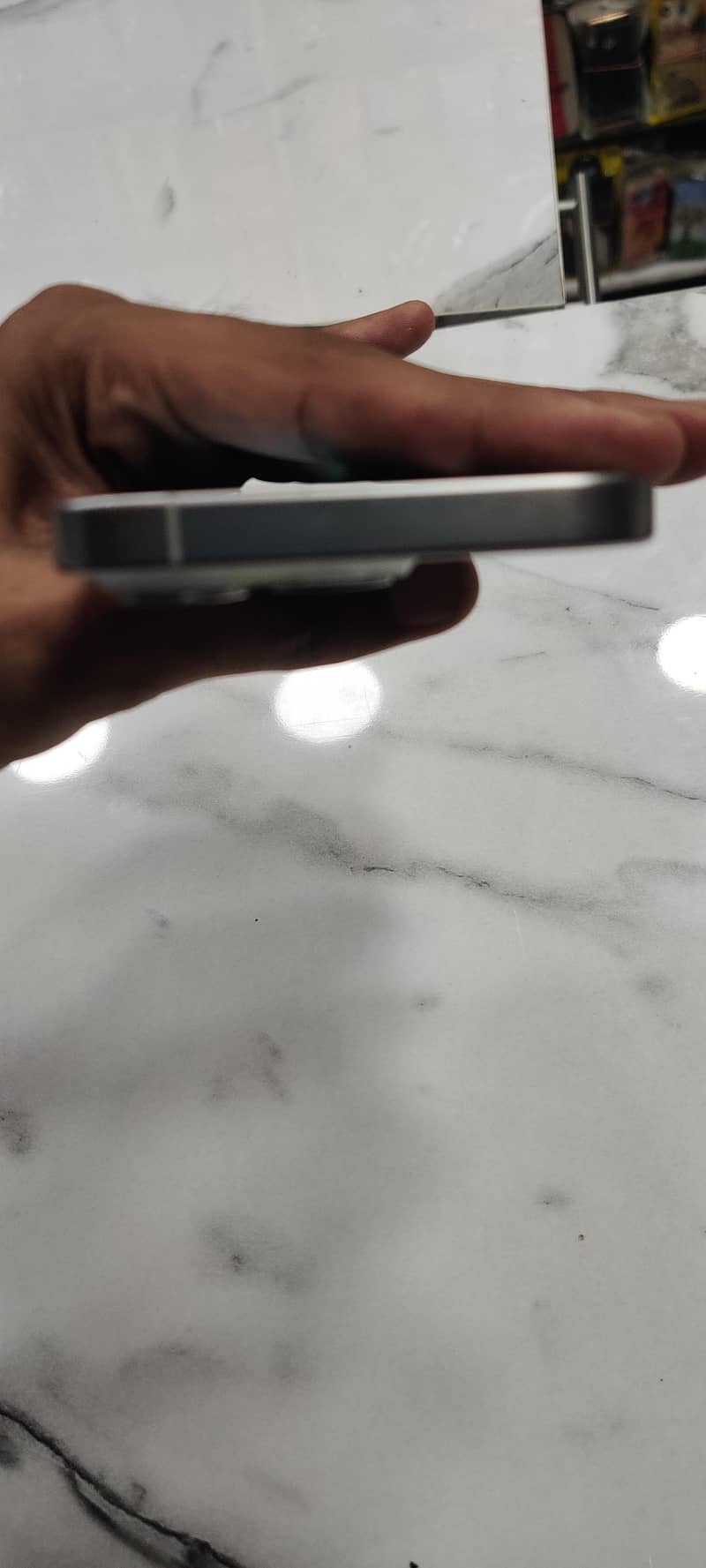 Apple iPhone 15 Pro 3