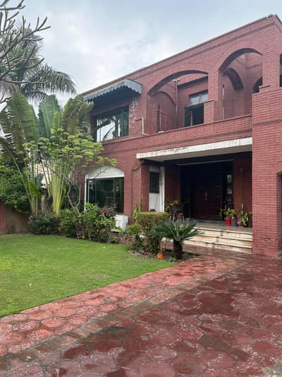 1.5 Kanal Double-Story Beautiful House Ideal Location