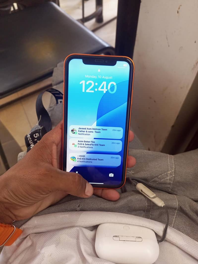 Apple iPhone XR 4